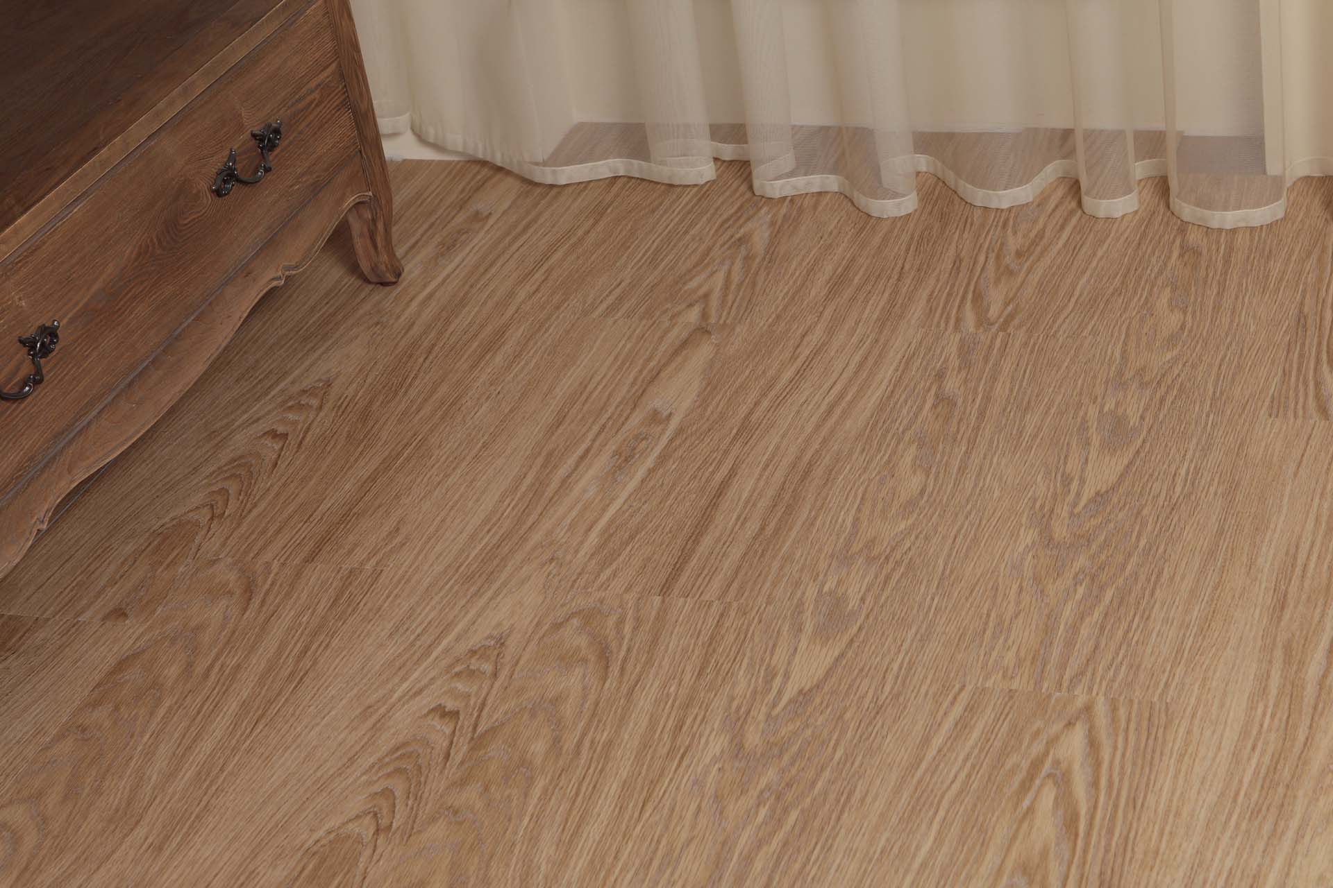 Виниловый пол Decoria клеевой Office Tile DW 3120 Дуб Бафа 950х184х3 фото в интерьере