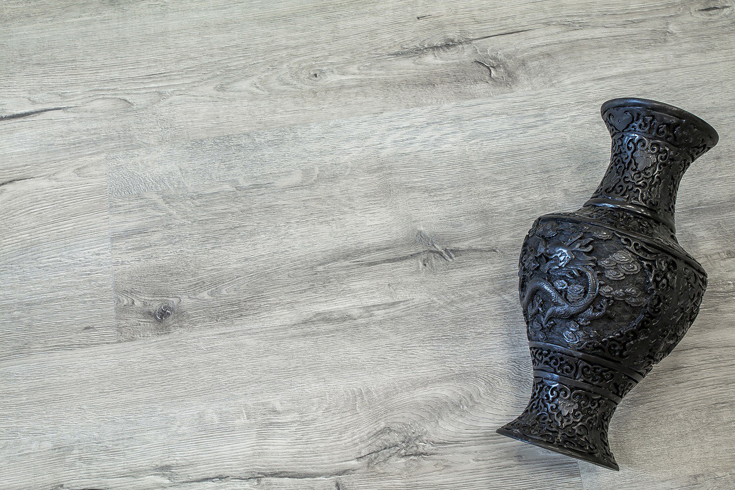 Кварцвиниловая плитка FineFloor клеевая Rich Дуб Корфу FF-2070 1320×196×2,5 фото в интерьере