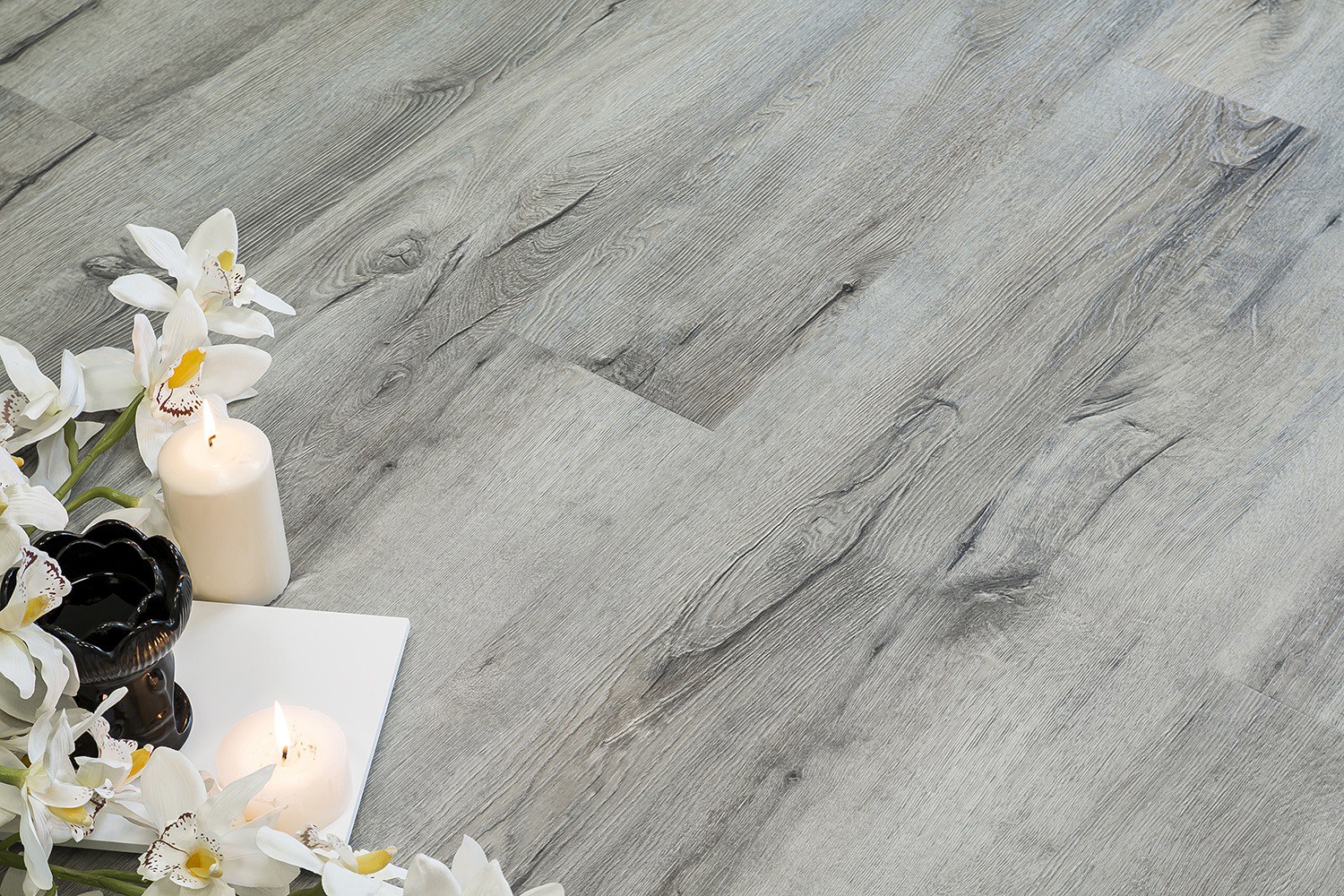 Кварцвиниловая плитка FineFloor клеевая Rich Дуб Корфу FF-2070 1320×196×2,5 фото в интерьере