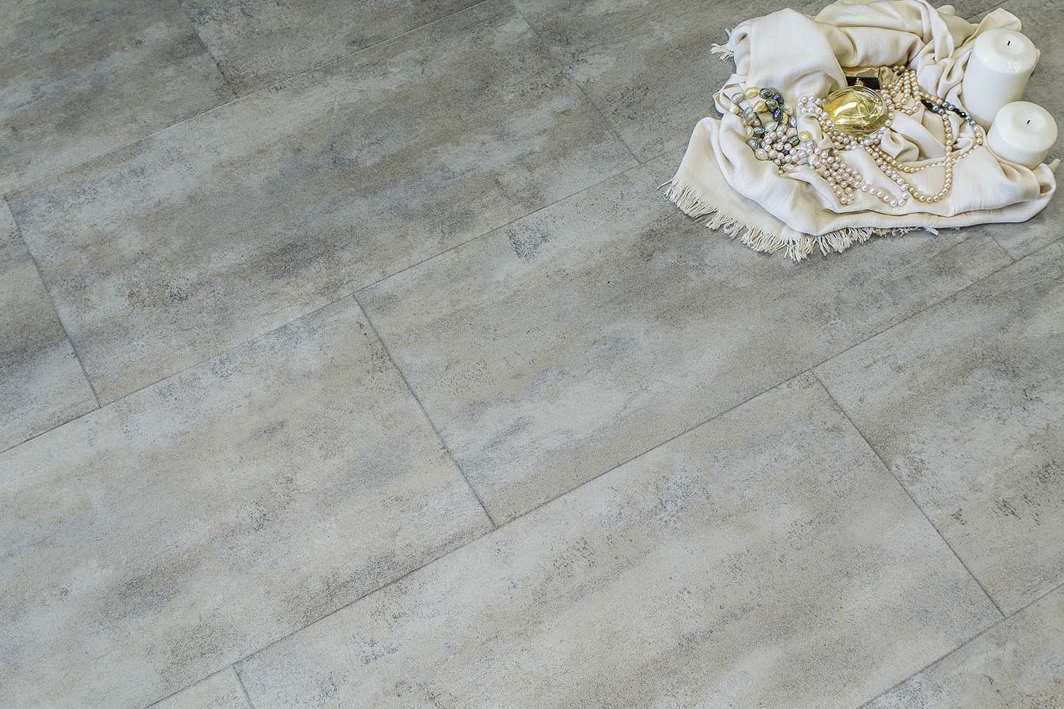 Кварцвиниловая плитка FineFloor замковая Stone Онтарио FF-1543 655×324×4,5 фото в интерьере Кварцвиниловая плитка FineFloor замковая Stone Онтарио FF-1543 655×324×4,5 фото в интерьере