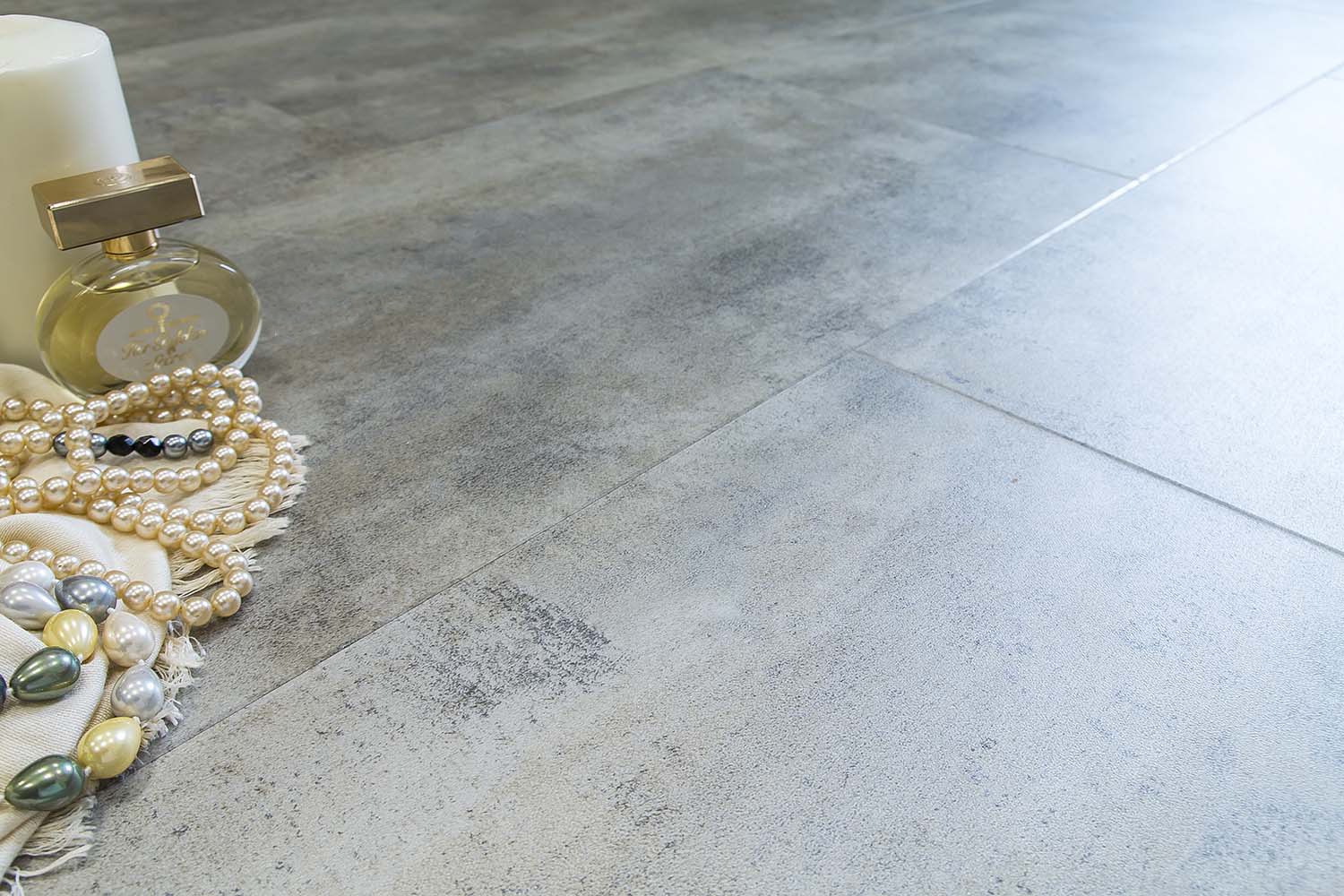 Кварцвиниловая плитка FineFloor замковая Stone Онтарио FF-1543 655×324×4,5 фото в интерьере Кварцвиниловая плитка FineFloor замковая Stone Онтарио FF-1543 655×324×4,5 фото в интерьере