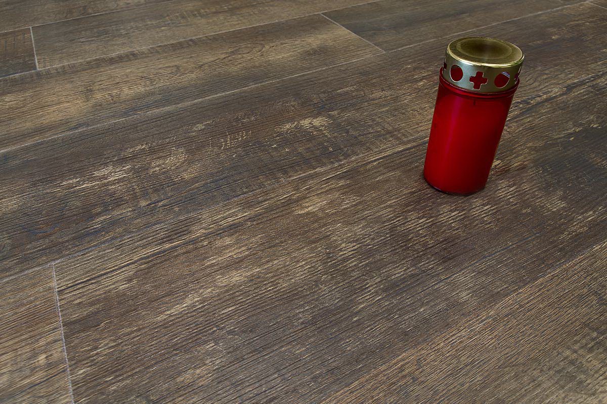 Кварцвиниловая плитка FineFloor клеевая Wood Дуб Окленд FF-1485 1320×196×2,5 фото в интерьере Кварцвиниловая плитка FineFloor клеевая Wood Дуб Окленд FF-1485 1320×196×2,5 фото в интерьере