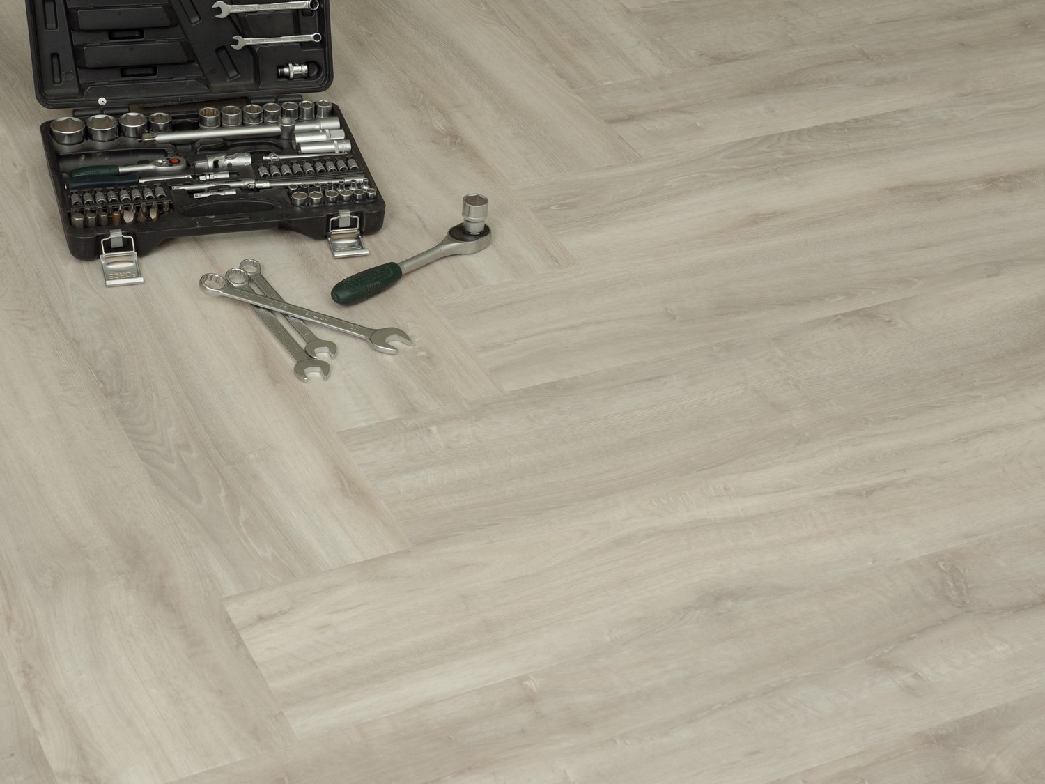 Кварцвиниловая плитка FineFloor замковая Gear Дуб Марина Бэй FF-1801 венгерская елка 1326×204×5