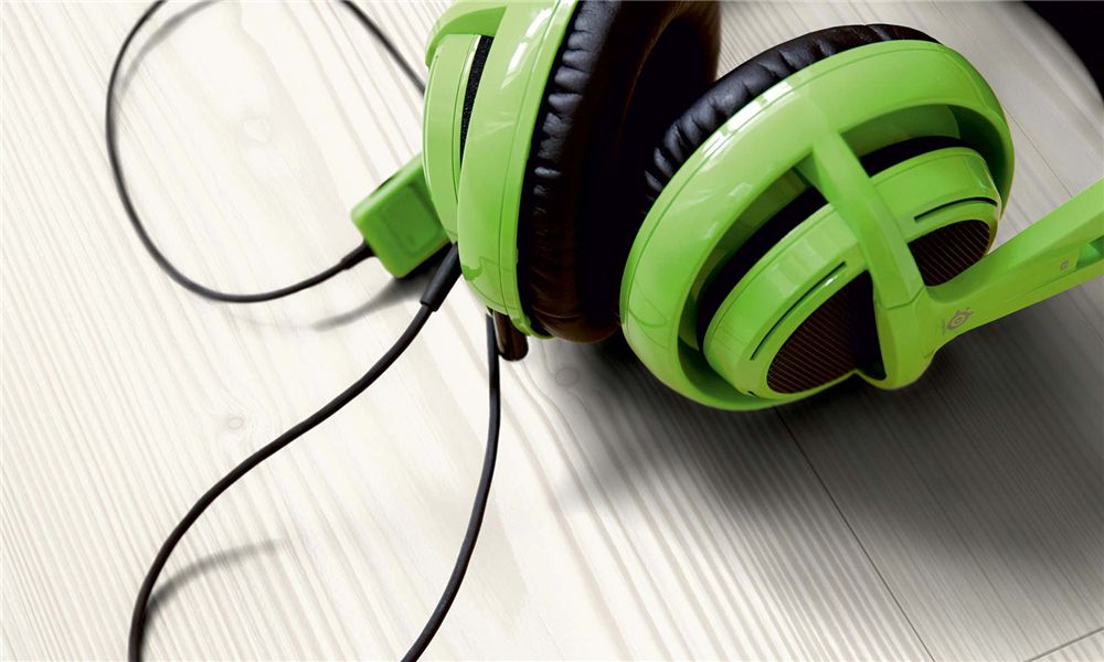 Кварцвиниловая плитка Pergo замковая Optimum Click Modern Plank Сосна Скандинавская белая V3131-40072 1510×210×4,5 фото в интерьере