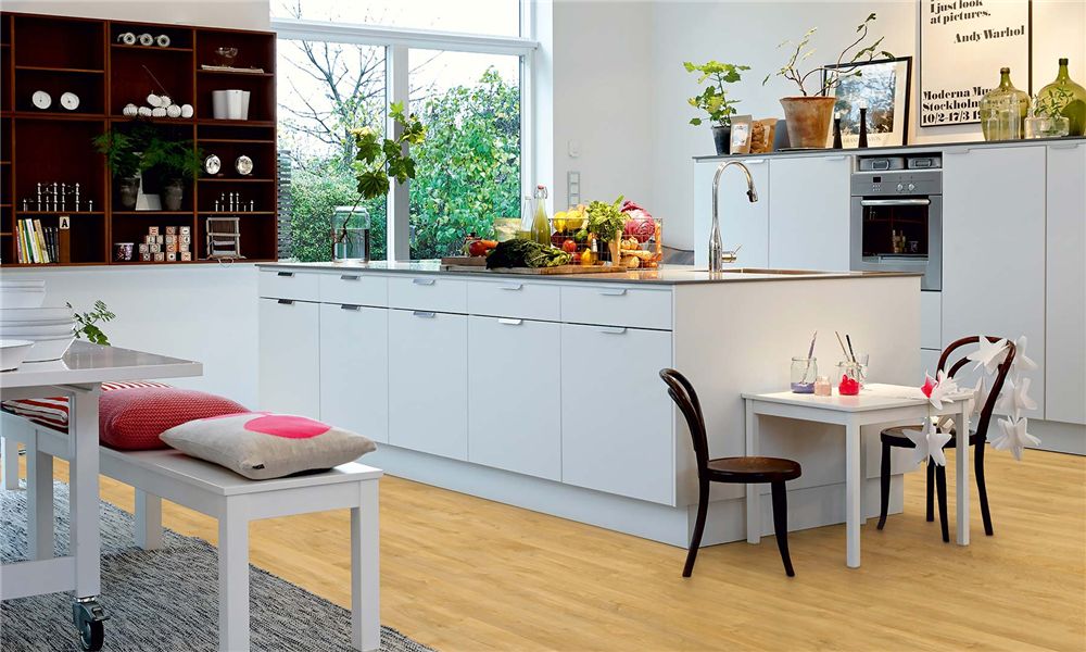 Кварцвиниловая плитка Pergo замковая Optimum Click Modern Plank Дуб Деревенский натуральный V3131-40096 1510×210×4,5 фото в интерьере