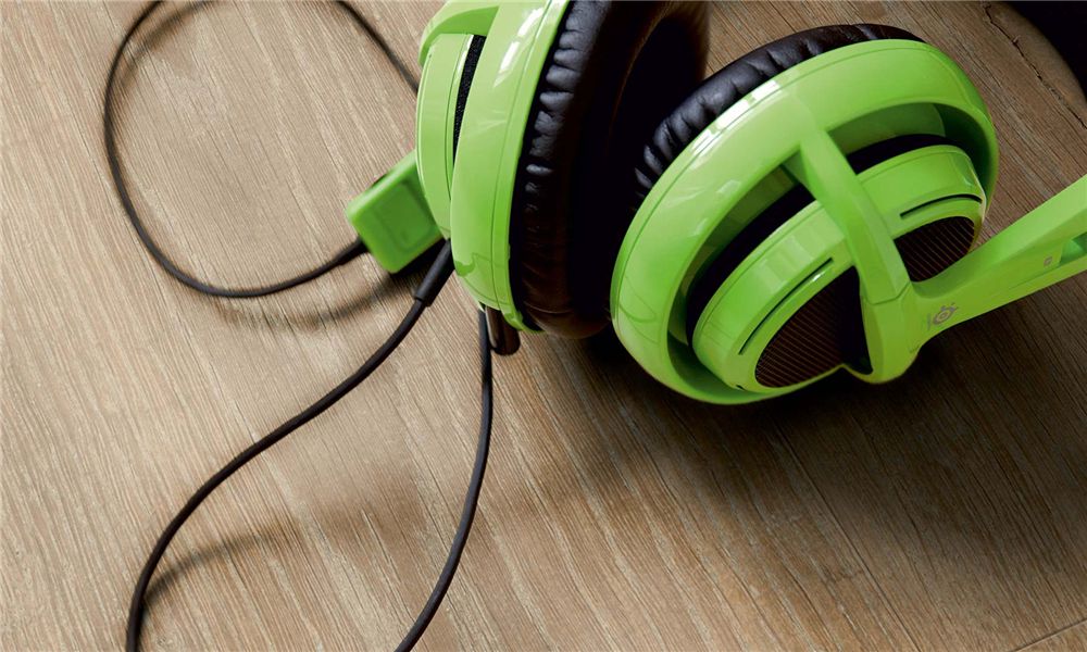 Кварцвиниловая плитка Pergo замковая Optimum Click Modern Plank Дуб Горный темный V3131-40102 1510×210×4,5 фото в интерьере