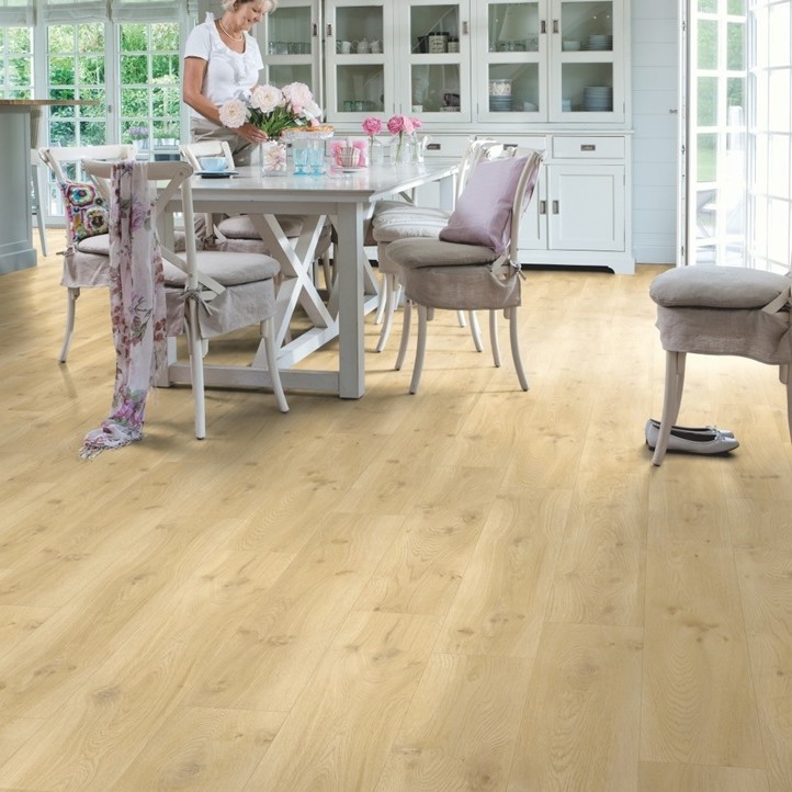 Кварцвиниловая плитка Quick Step замковая Balance Click Дуб бежевый BACL40018 1251×187×4,5 фото в интерьере