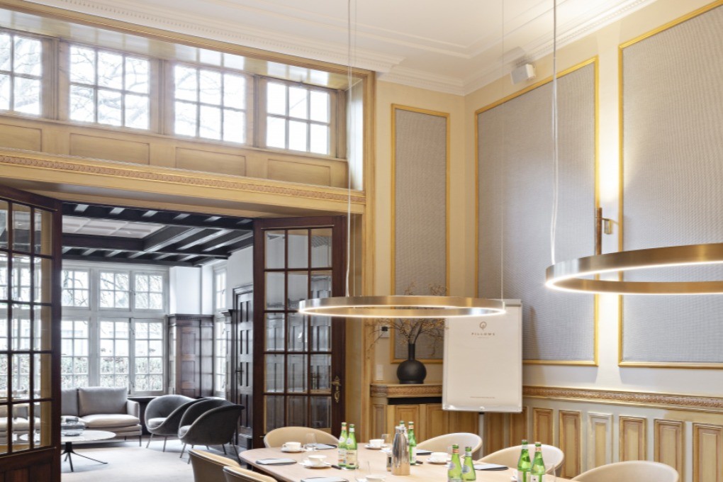 Потолочный плинтус под покраску Orac Decor Orac Luxxus C211 2000×112×116 фото в интерьере