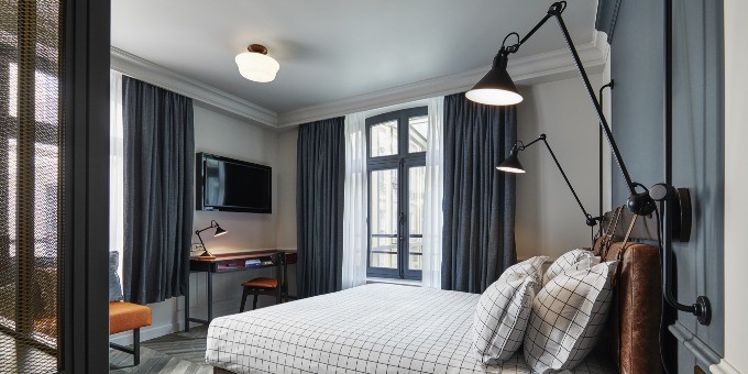 Потолочный плинтус под покраску Orac Decor Orac Luxxus C215 2000×47×47 фото в интерьере