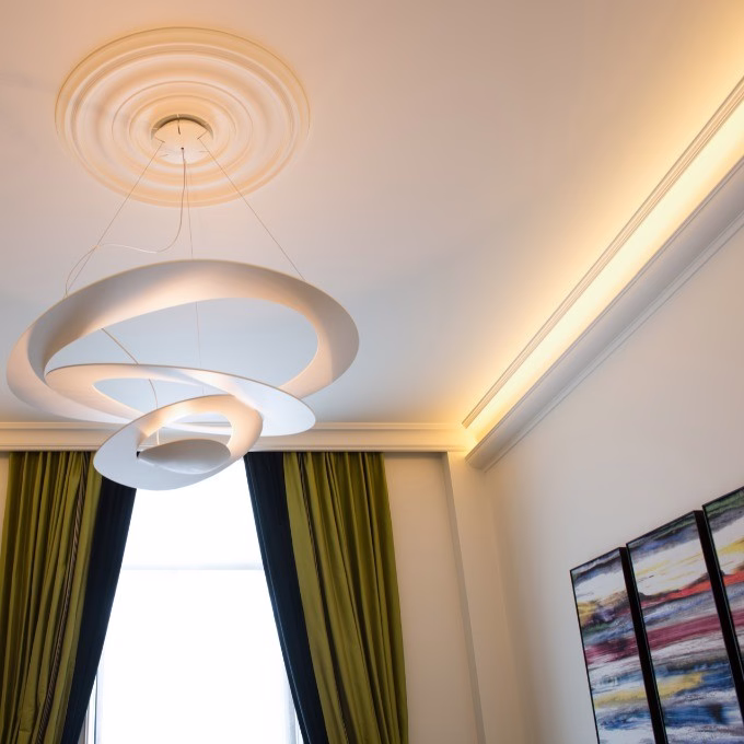 Потолочный плинтус под покраску Orac Decor Select C217 2000×156×103 фото в интерьере