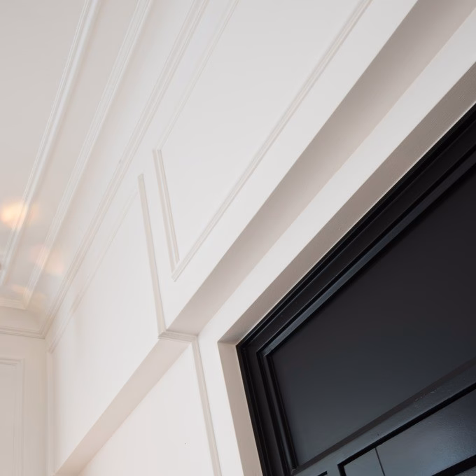 Потолочный плинтус под покраску Orac Decor Select C217 2000×156×103 фото в интерьере