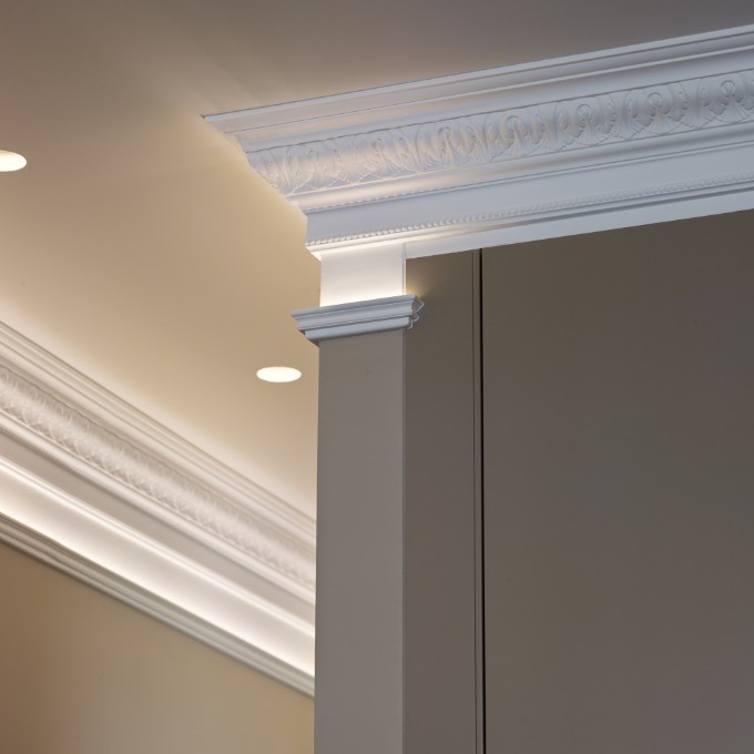 Потолочный плинтус под покраску Orac Decor Orac Luxxus C219 2000×130×176 фото в интерьере