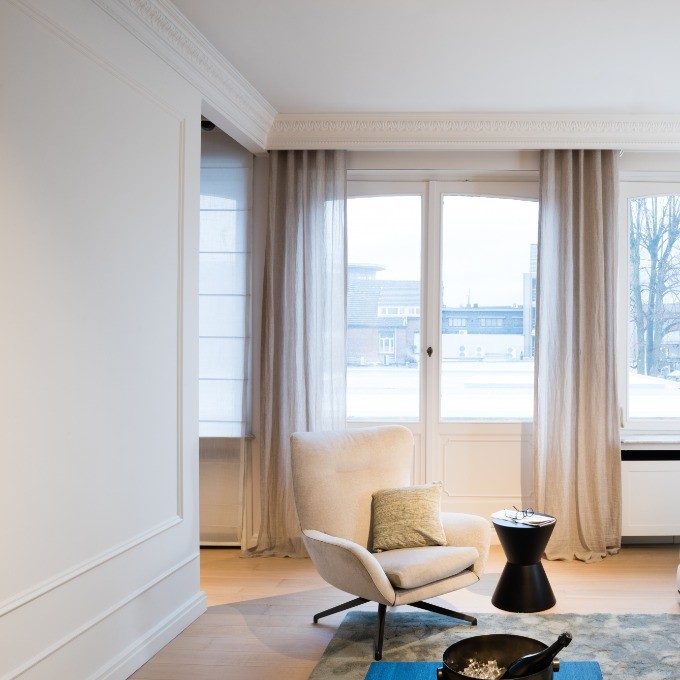 Потолочный плинтус под покраску Orac Decor Orac Luxxus C219 2000×130×176 фото в интерьере