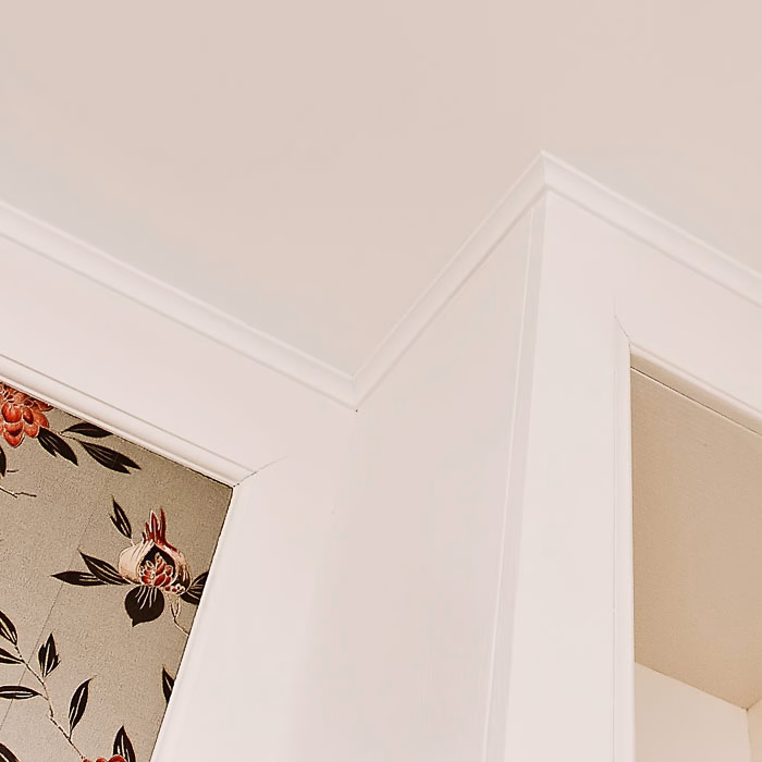 Потолочный плинтус под покраску Orac Decor Luxxus C250 2000×16×16 фото в интерьере