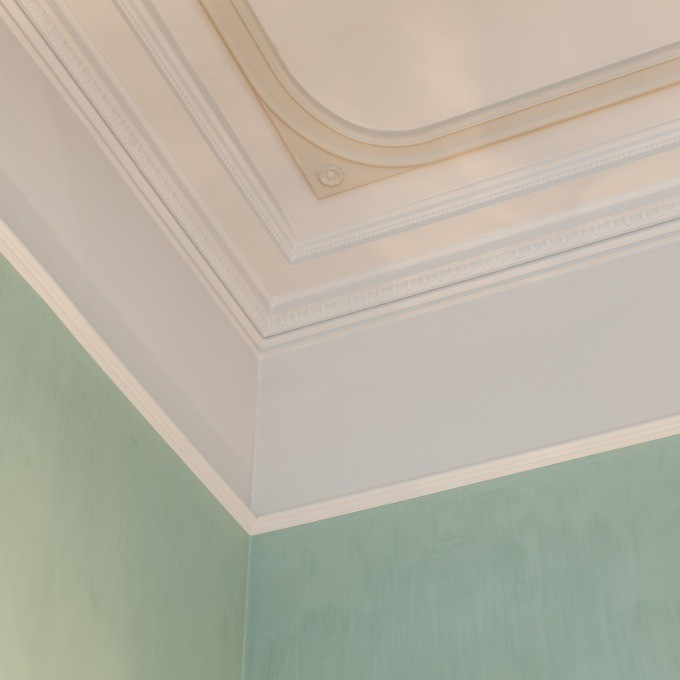 Потолочный плинтус под покраску Orac Decor Orac Luxxus C307 2000×195×195 фото в интерьере