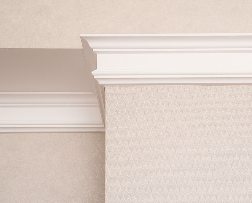 Потолочный плинтус под покраску Orac Decor Luxxus C321 2000×50×99 фото в интерьере