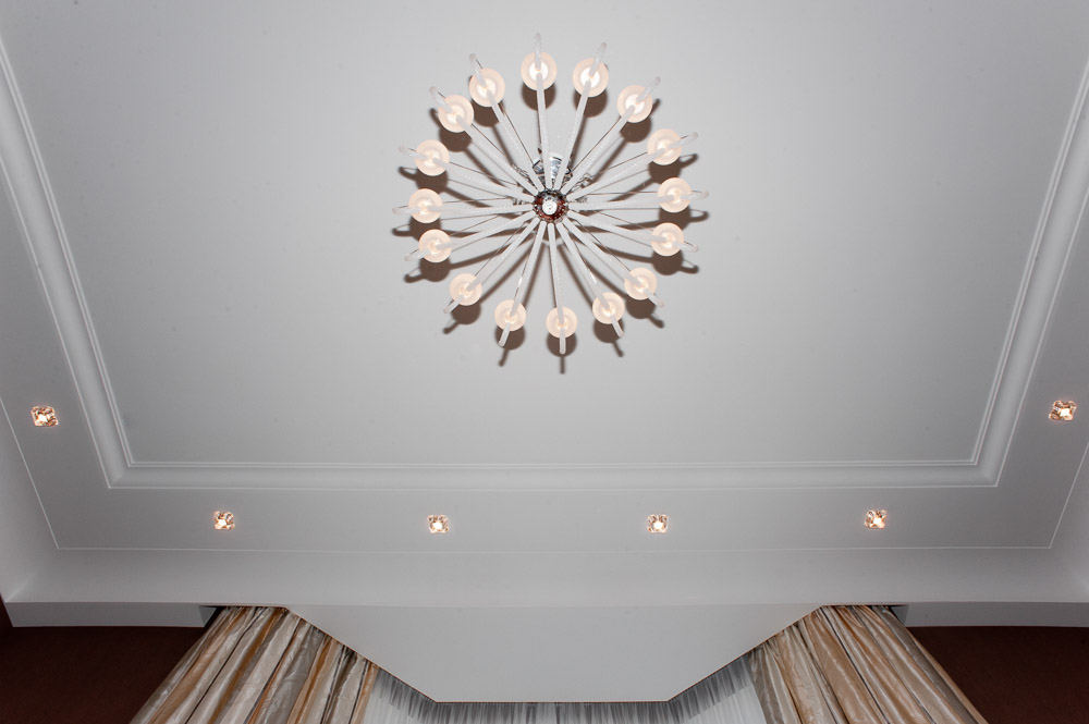 Потолочный плинтус под покраску гибкий Orac Decor Orac Luxxus C331F 2000×135×64 фото в интерьере