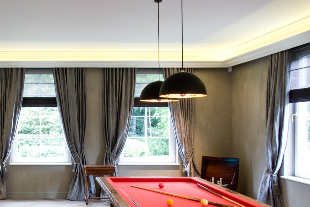 Потолочный плинтус под покраску гибкий Orac Decor Orac Luxxus C331F 2000×135×64 фото в интерьере