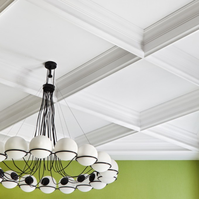 Потолочный плинтус под покраску Orac Decor Orac Luxxus C332 2000×114×230 фото в интерьере