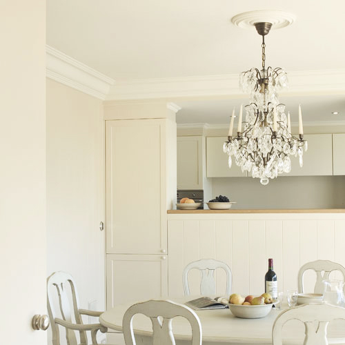 Потолочный плинтус под покраску Orac Decor Orac Luxxus C334 2000×196×150 фото в интерьере