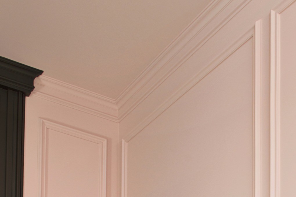 Потолочный плинтус под покраску Orac Decor Orac Luxxus C339 2000×64×141 фото в интерьере