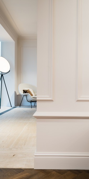 Потолочный плинтус под покраску Orac Decor Orac Luxxus C339 2000×64×141 фото в интерьере