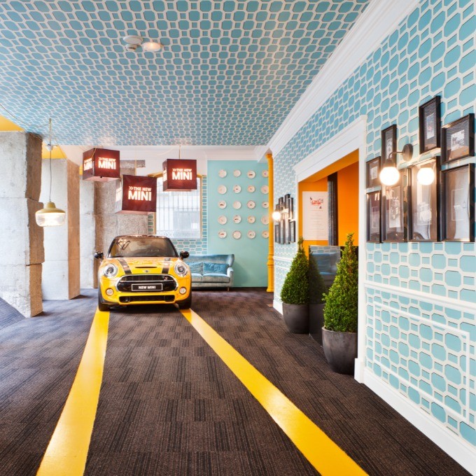 Потолочный плинтус под покраску Orac Decor Orac Luxxus C340 2000×256×135 фото в интерьере