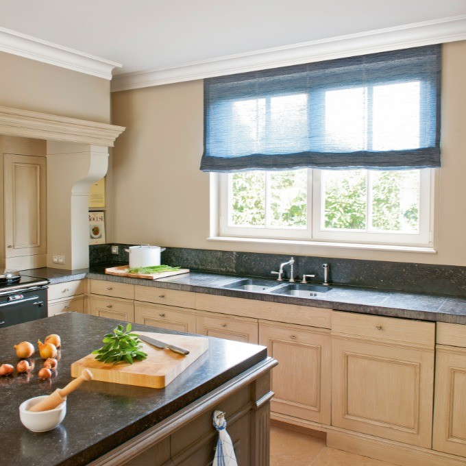 Потолочный плинтус под покраску Orac Decor Select C341 2000×122×88 фото в интерьере