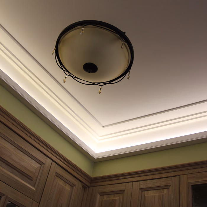 Потолочный плинтус под покраску Orac Decor Luxxus C353 2000×165×30 фото в интерьере