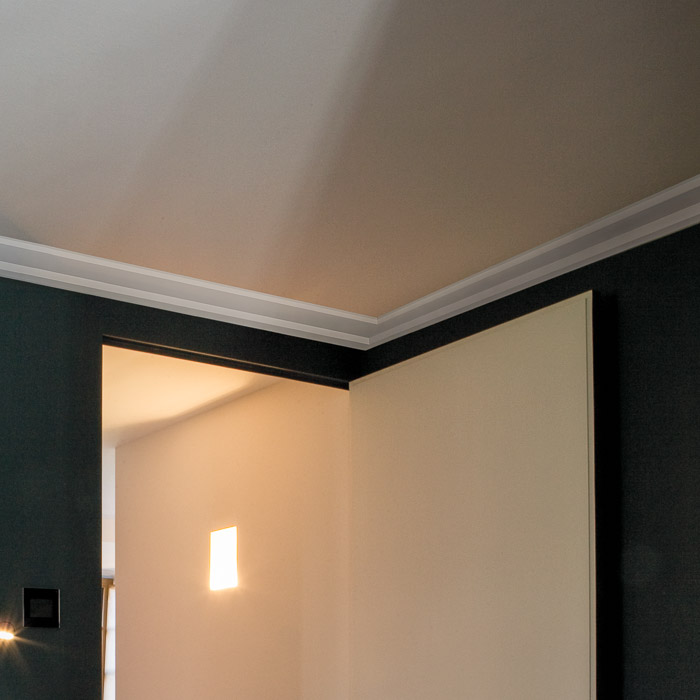 Потолочный плинтус под покраску Orac Decor Orac Luxxus C356 2000×100×20 фото в интерьере