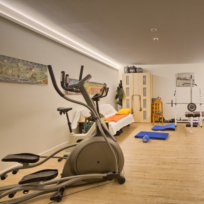 Потолочный плинтус под покраску Orac Decor Modern Stripe C361 с подсветкой 2000×50×50 фото в интерьере