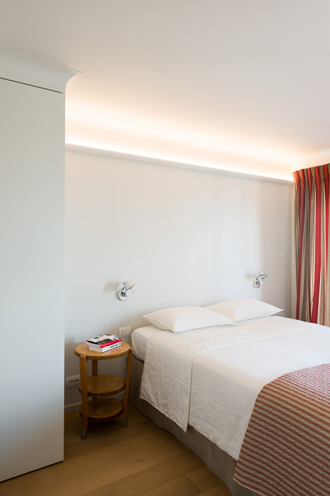 Потолочный плинтус под покраску Orac Decor Modern Curve C362 с подсветкой 2000×50×50 фото в интерьере