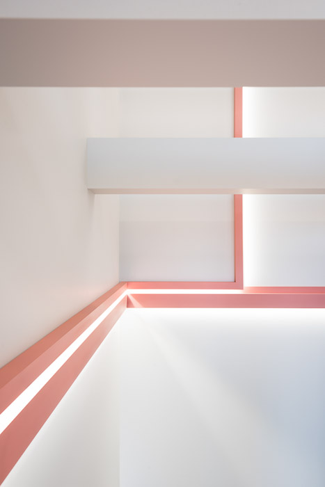 Потолочный плинтус под покраску Orac Decor Modern L3 C380 с подсветкой 2000×50×50 фото в интерьере