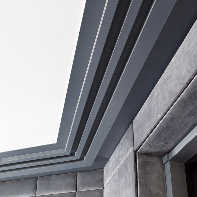 Потолочный плинтус под покраску Orac Decor Modern L3 C380 с подсветкой 2000×50×50 фото в интерьере