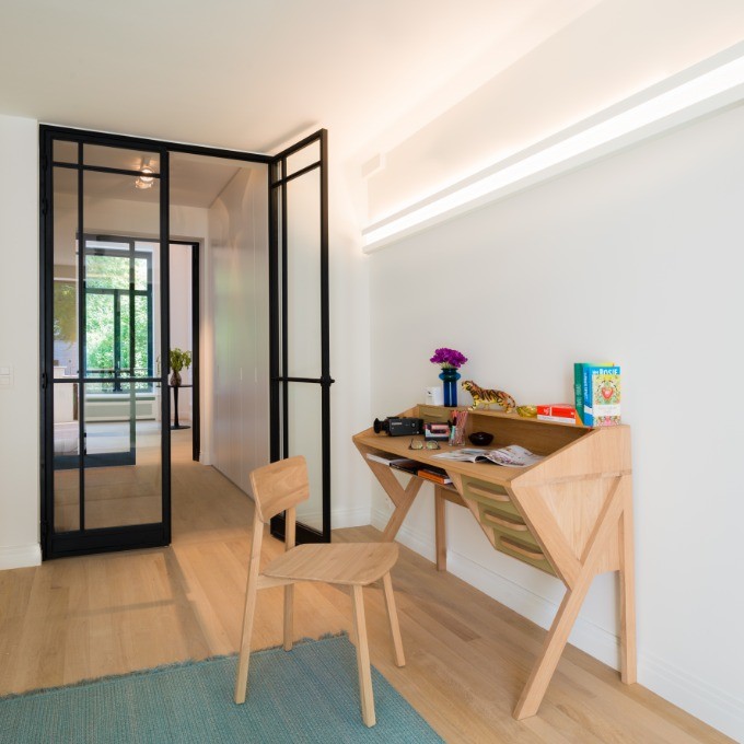 Потолочный плинтус под покраску Orac Decor Modern L3 C380 с подсветкой 2000×50×50 фото в интерьере