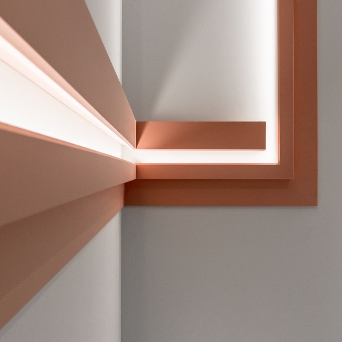 Потолочный плинтус под покраску Orac Decor Modern L3 C381 с подсветкой 2000×50×95 фото в интерьере