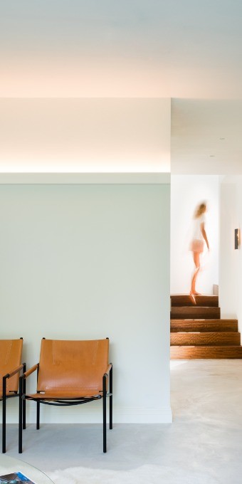 Потолочный плинтус под покраску Orac Decor Modern L3 C381 с подсветкой 2000×50×95 фото в интерьере