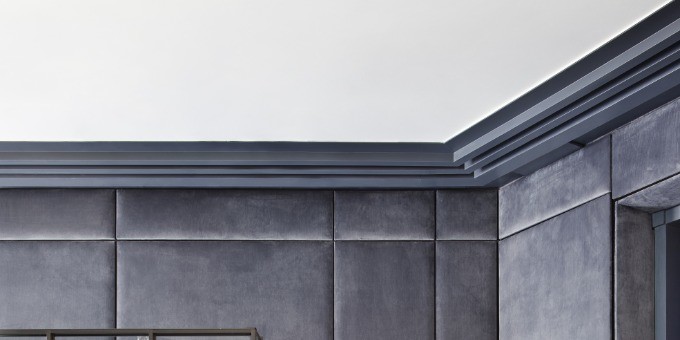 Потолочный плинтус под покраску Orac Decor Modern L3 C382 с подсветкой 2000×50×140 фото в интерьере