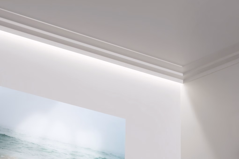 Потолочный плинтус под покраску Orac Decor Select C390 с подсветкой 2000×100×60 фото в интерьере