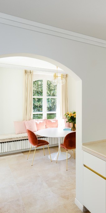 Потолочный плинтус под покраску Orac Decor Modern C394 2000×95×31 фото в интерьере