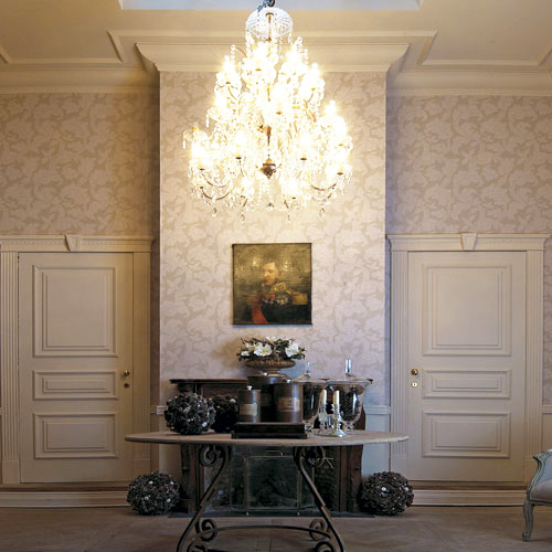 Потолочный плинтус под покраску Orac Decor New Classic C900 с подсветкой 2000×146×171 фото в интерьере