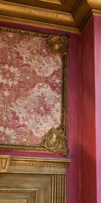 Потолочный плинтус под покраску Orac Decor New Classic C900 с подсветкой 2000×146×171 фото в интерьере