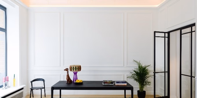 Потолочный плинтус под покраску Orac Decor Select C902 с подсветкой 2000×103×103 фото в интерьере