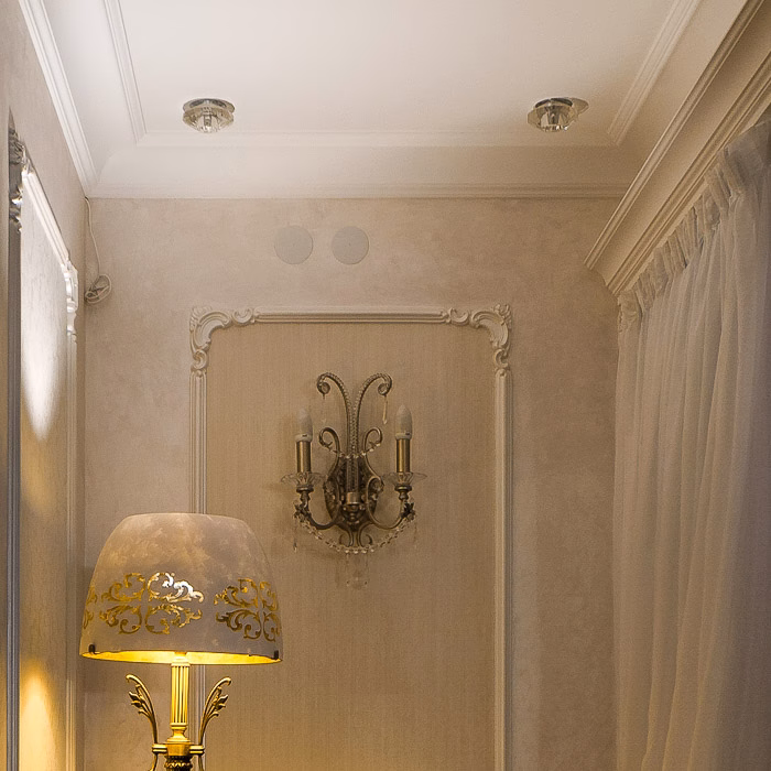 Потолочный плинтус под покраску Orac Decor Axxent CX100 2000×71×69 фото в интерьере