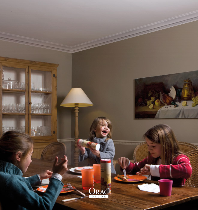 Потолочный плинтус под покраску Orac Decor Orac Axxent CX101 2000×71×69 фото в интерьере