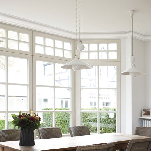 Потолочный плинтус под покраску Orac Decor Orac Axxent CX106 2000×117×118 фото в интерьере