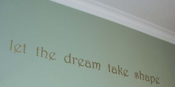 Потолочный плинтус под покраску Orac Decor Orac Axxent CX106 2000×117×118 фото в интерьере