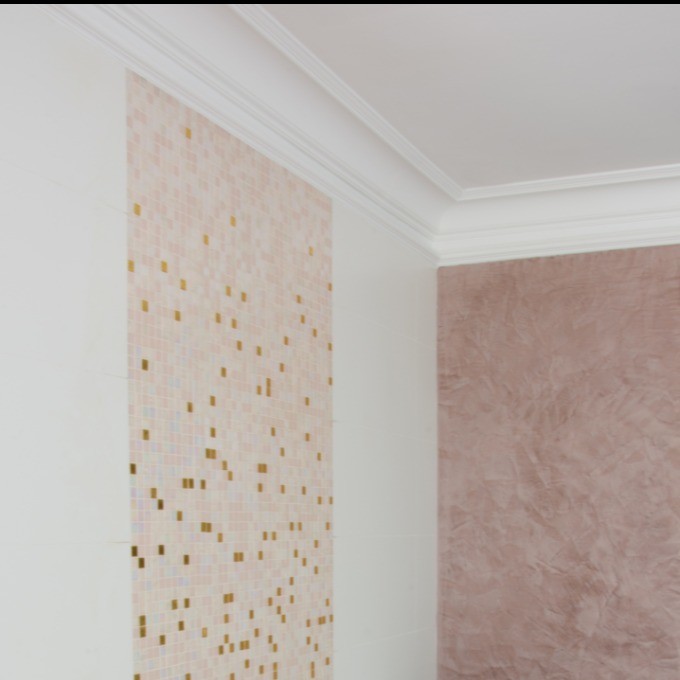 Потолочный плинтус под покраску Orac Decor Orac Axxent CX106 2000×117×118 фото в интерьере