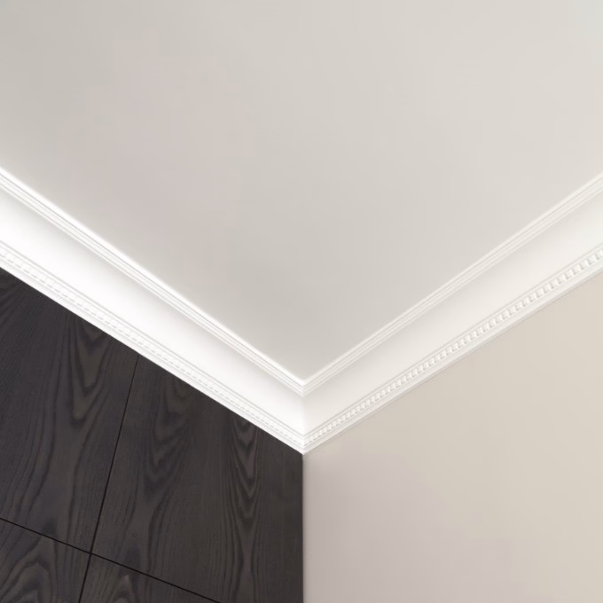 Потолочный плинтус под покраску Orac Decor Axxent CX107 2000×117×118 фото в интерьере