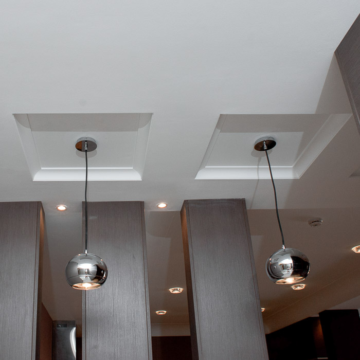 Потолочный плинтус под покраску Orac Decor Orac Axxent CX109 2000×44×44 фото в интерьере